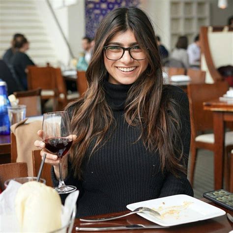 mia khalifa wallpaper|[100+] Mia Khalifa Pictures